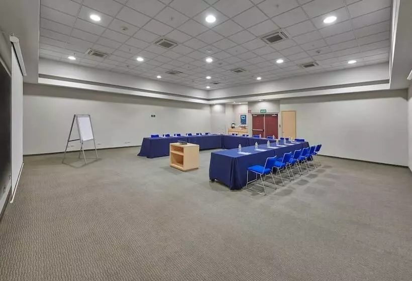 בית מלון כפרי City Express By Marriott Aguascalientes Sur