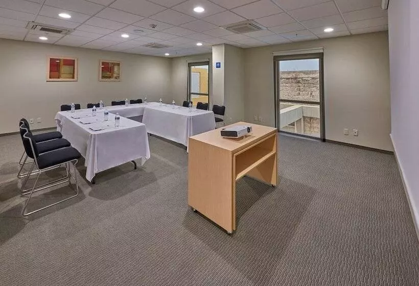 בית מלון כפרי City Express By Marriott Aguascalientes Sur