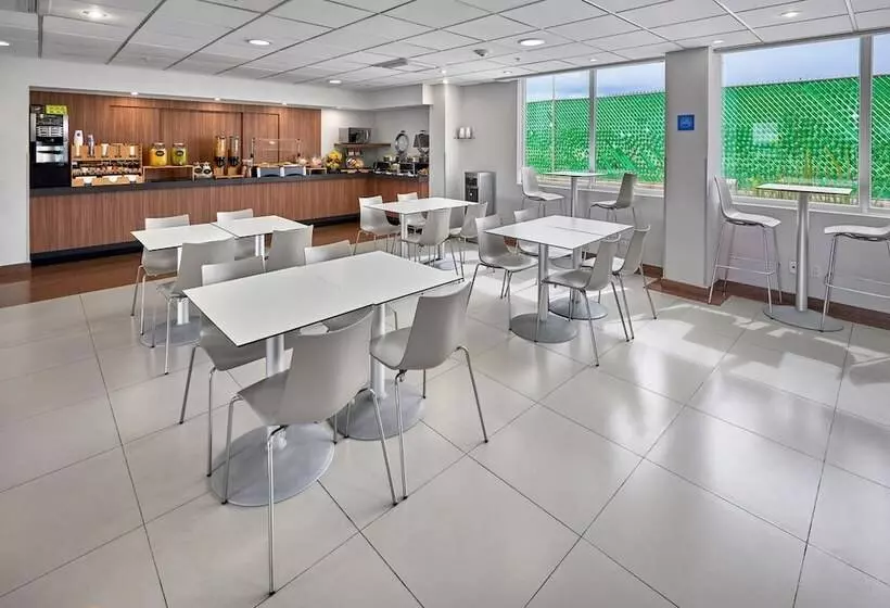 בית מלון כפרי City Express By Marriott Aguascalientes Sur