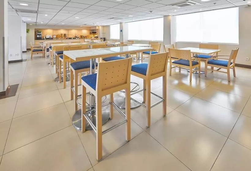 בית מלון כפרי City Express By Marriott Aguascalientes Sur