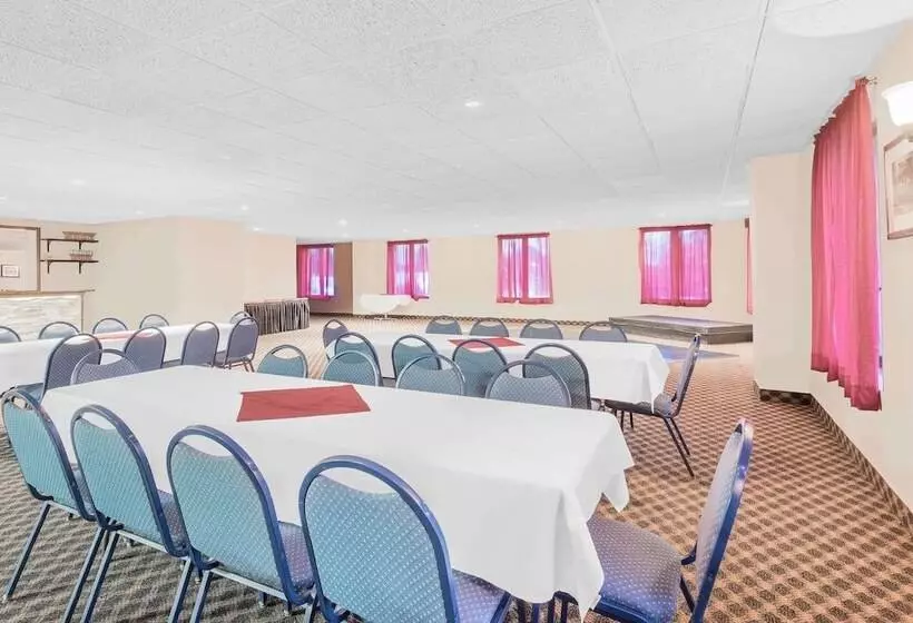 هتل Days Inn By Wyndham Springfield/phil.intl Airport