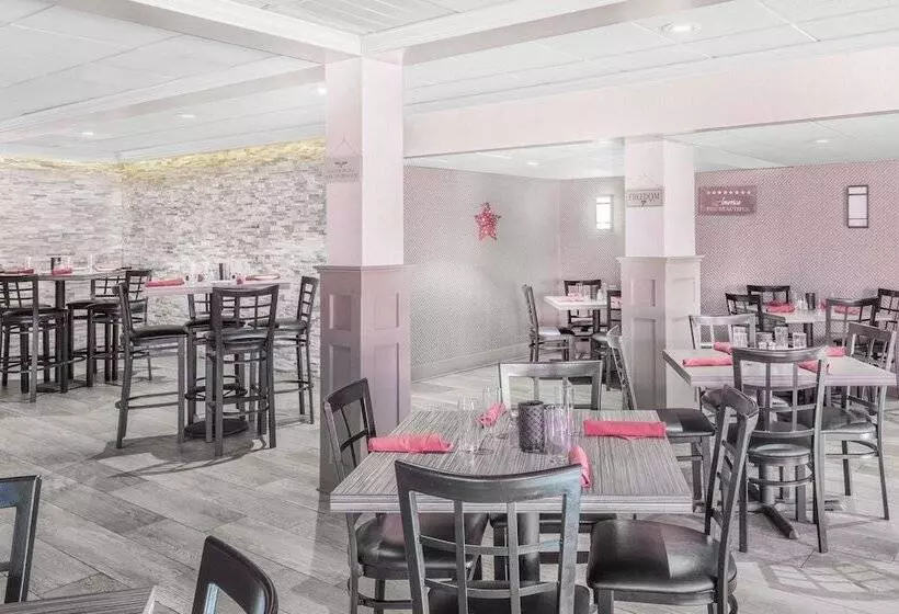 هتل Days Inn By Wyndham Springfield/phil.intl Airport