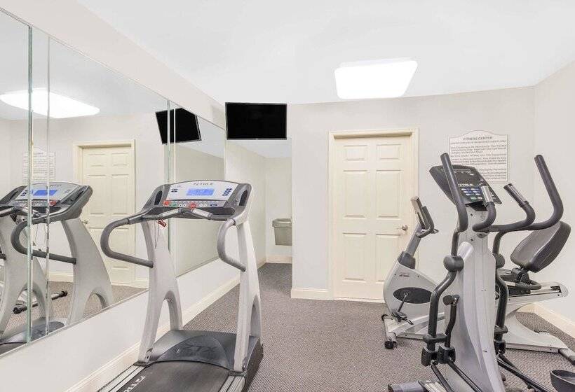 فندق Days Inn By Wyndham Springfield/phil.intl Airport