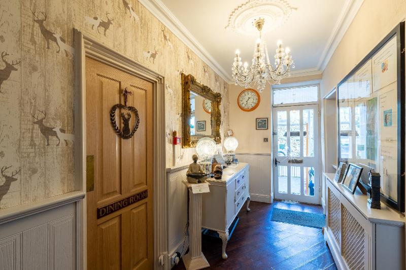 فندق Holly Lodge Guest House With Free Off Site Health Club