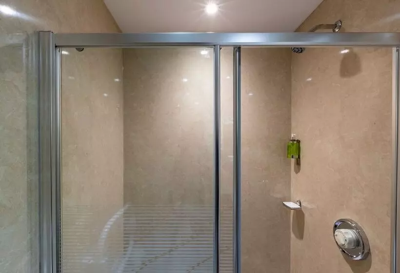 Otel Holly Lodge Guest House With Free Off Site Health Club