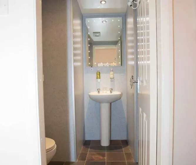 Otel Holly Lodge Guest House With Free Off Site Health Club