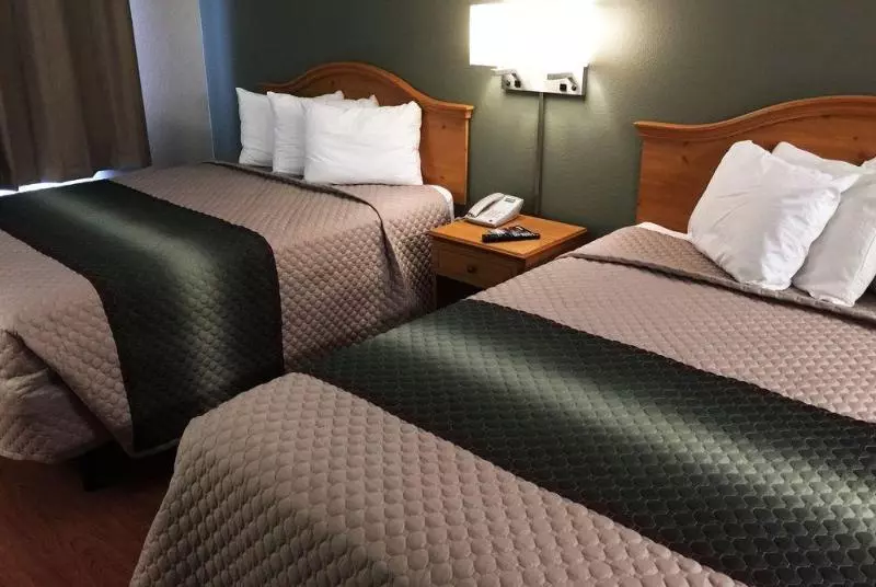 בית מלון כפרי Hometowne Studios By Red Roof Denver Thornton