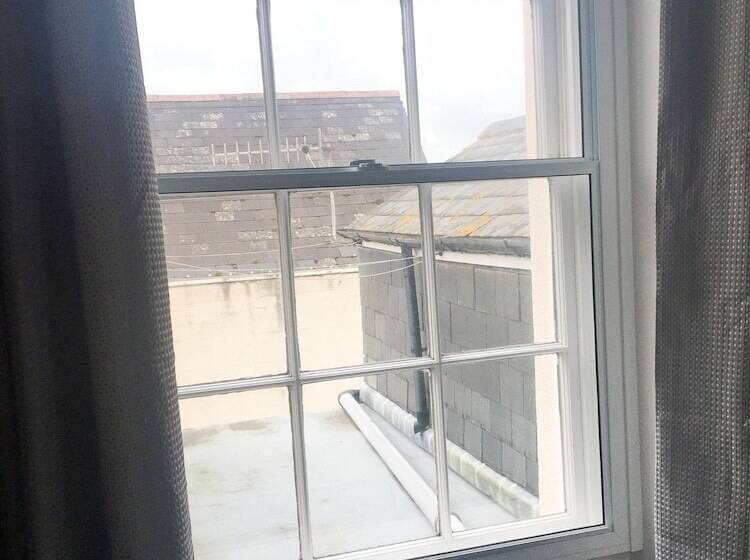 호텔 Olivers Guest House