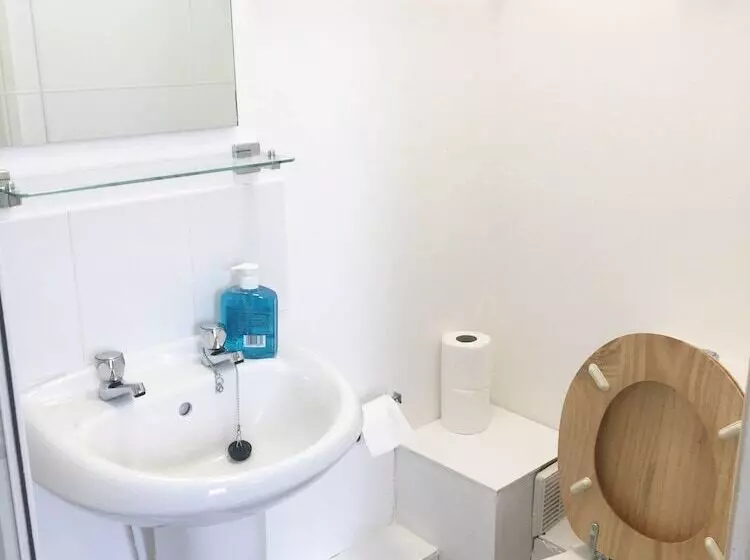 酒店 Olivers Guest House