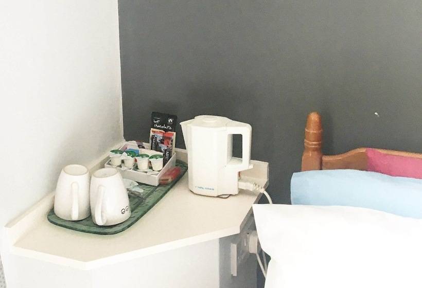 호텔 Olivers Guest House