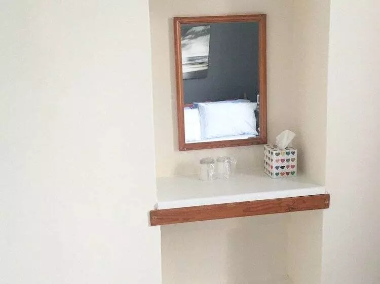 酒店 Olivers Guest House