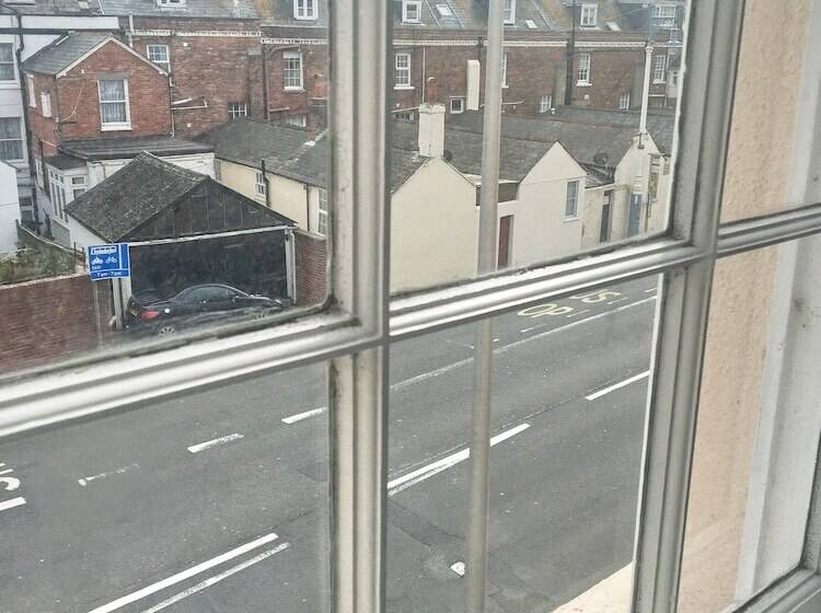 호텔 Olivers Guest House