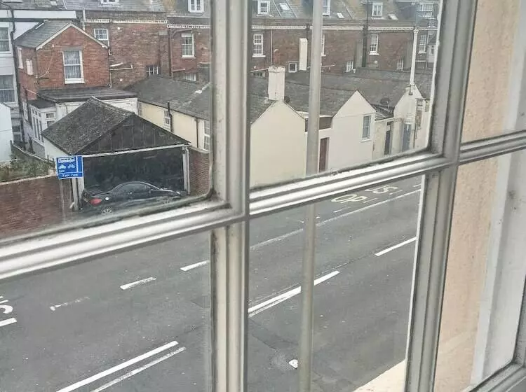 酒店 Olivers Guest House