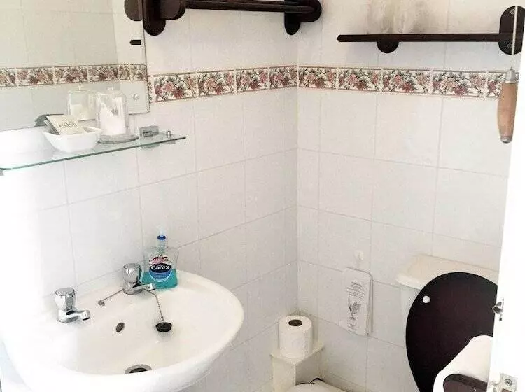 酒店 Olivers Guest House