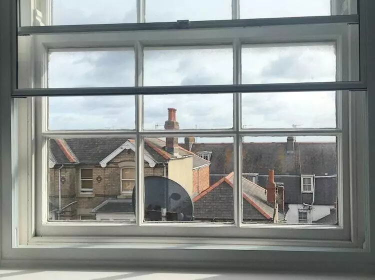 酒店 Olivers Guest House