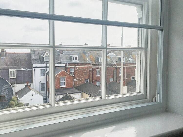 호텔 Olivers Guest House