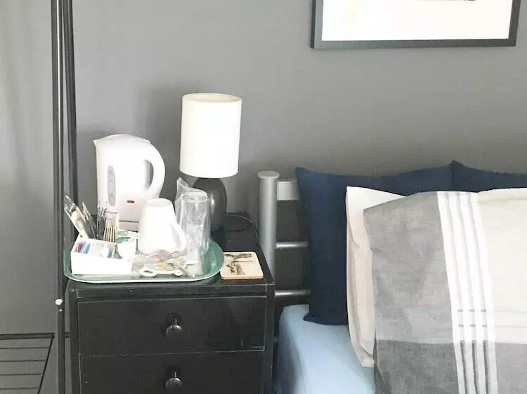 酒店 Olivers Guest House