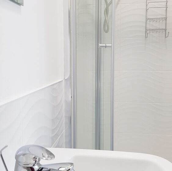 호텔 Olivers Guest House