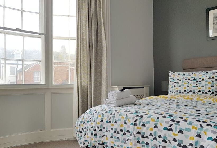 호텔 Olivers Guest House