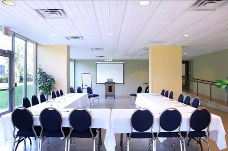 Hôtel Residence & Conference Centre   Brampton