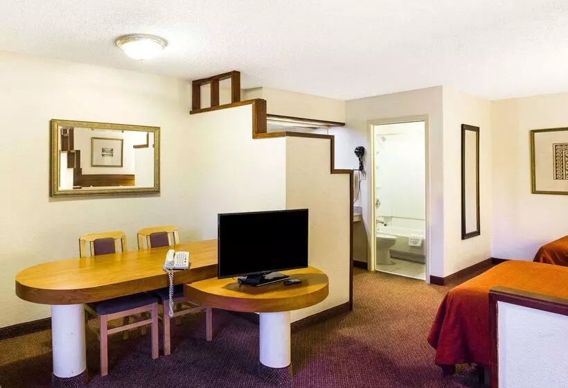 ホテル Rodeway Inn & Suites South Of Fiesta Park