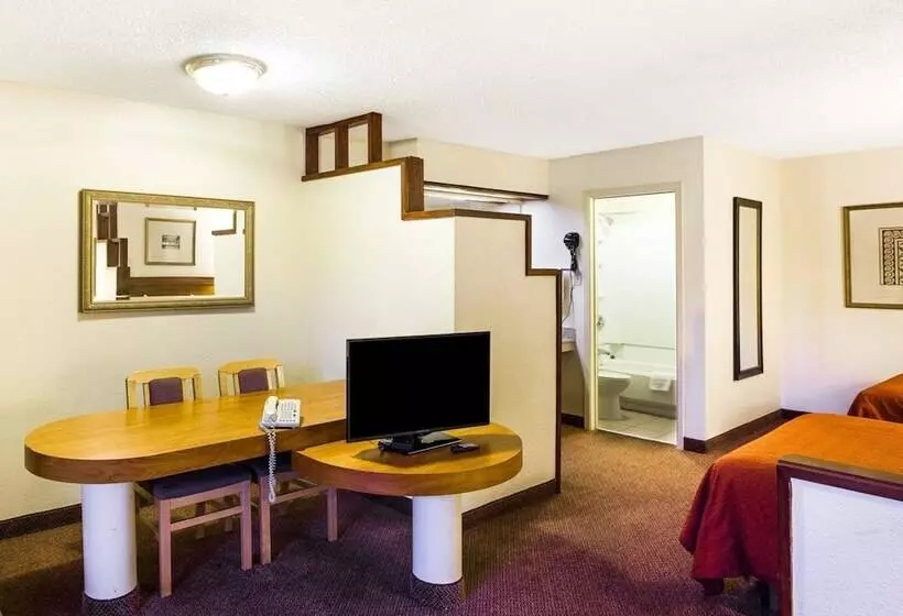 ホテル Rodeway Inn & Suites South Of Fiesta Park