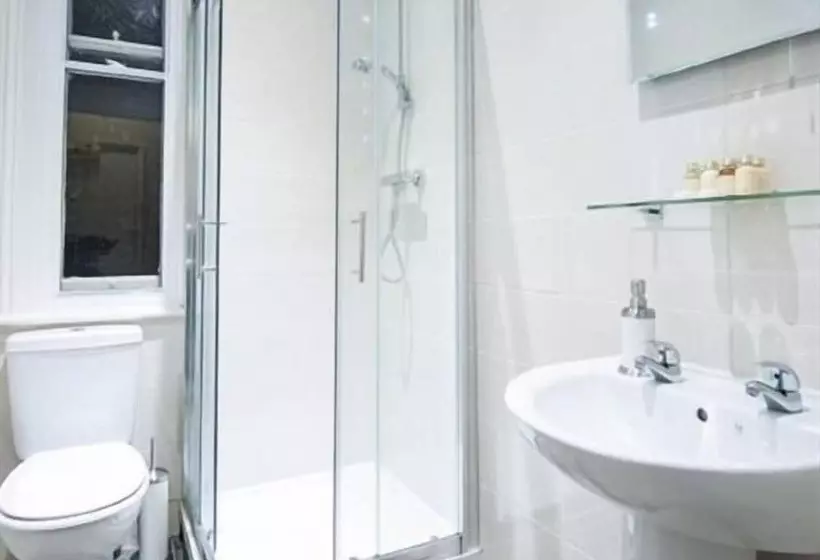 בית מלון כפרי Parkwood