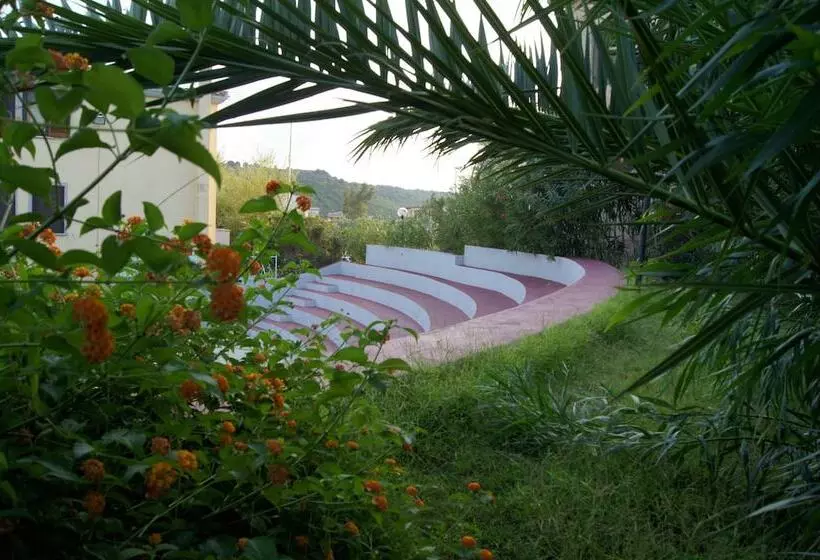 Отель Albergo Residenziale Gli Ontani