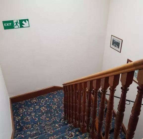 Отель Cedar Villa Guest House