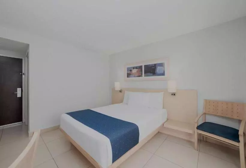 Отель City Express By Marriott Minatitlán