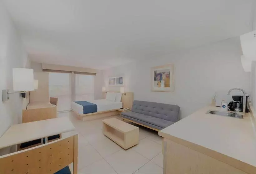 Отель City Express By Marriott Minatitlán