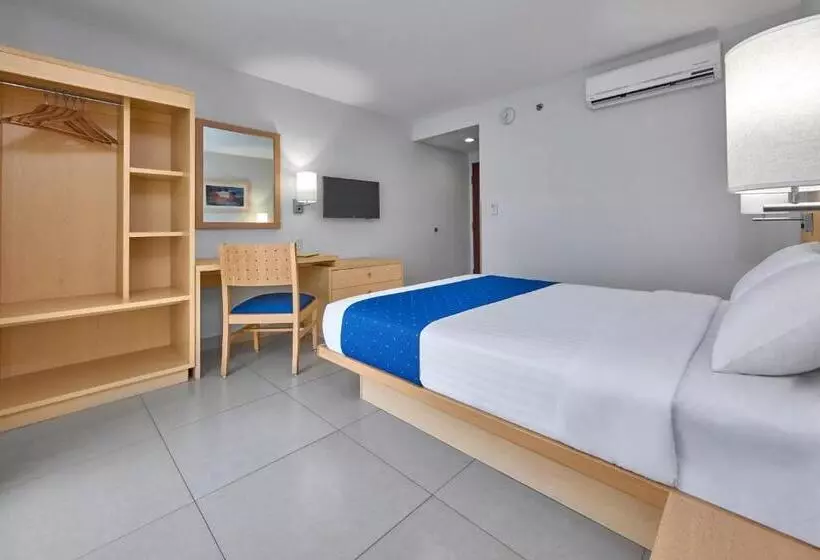 Отель City Express By Marriott Minatitlán