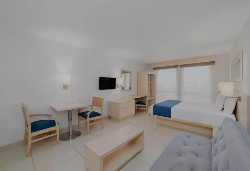 Отель City Express By Marriott Minatitlán