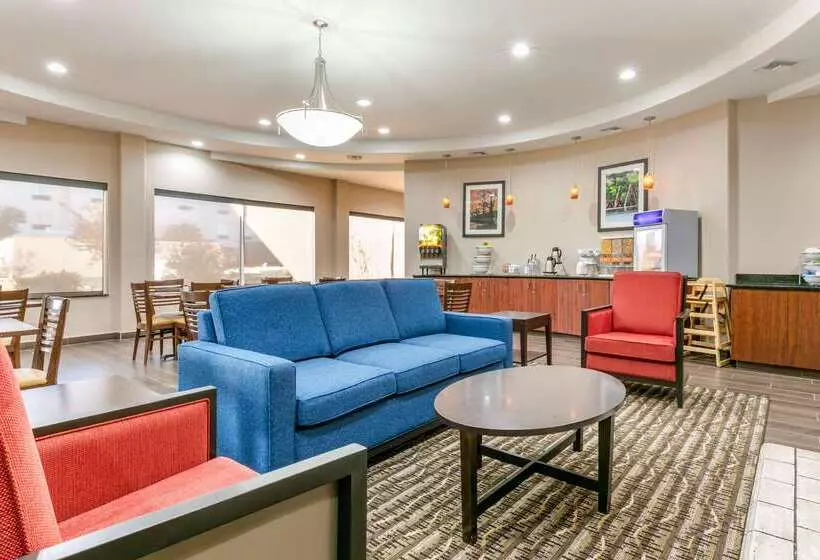 Отель Comfort Inn & Suites Van Buren   Fort Smith