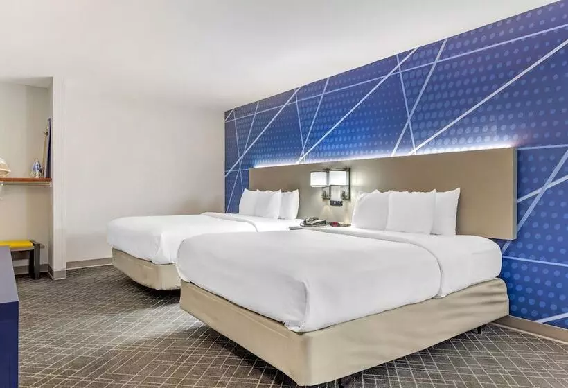 Отель Comfort Suites Whitsett Greensboro East