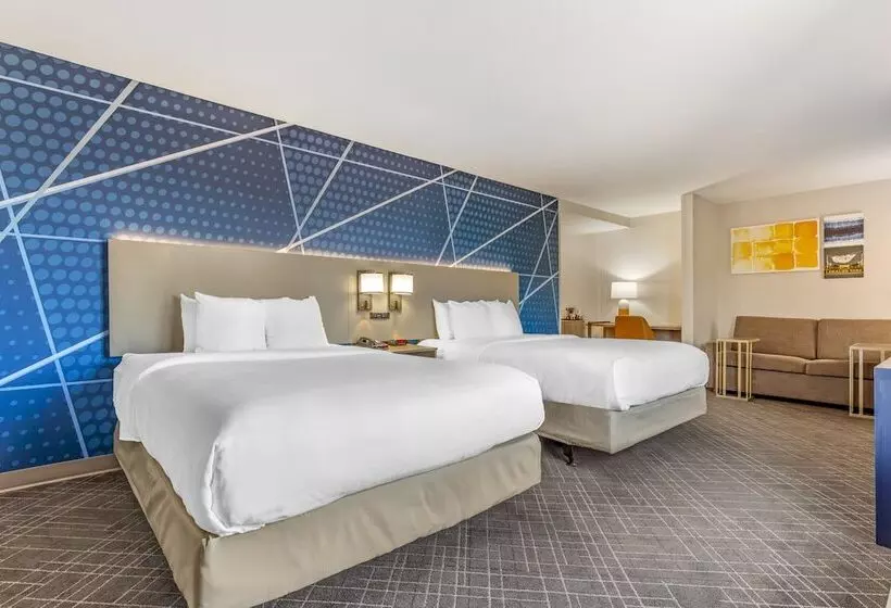 Отель Comfort Suites Whitsett Greensboro East