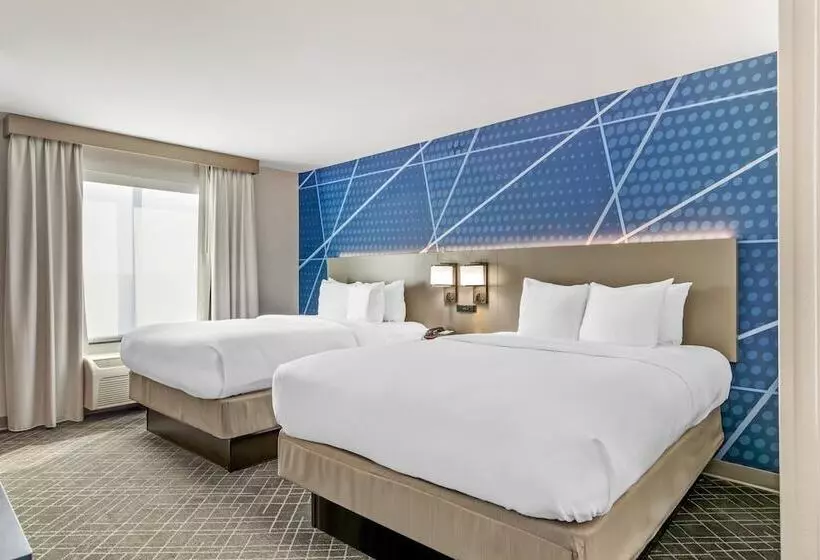 Отель Comfort Suites Whitsett Greensboro East