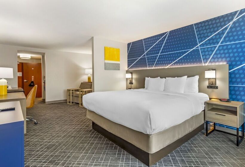 ホテル Comfort Suites Whitsett   Greensboro East