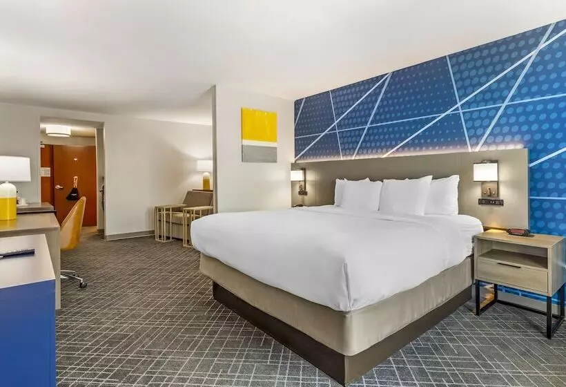Отель Comfort Suites Whitsett Greensboro East