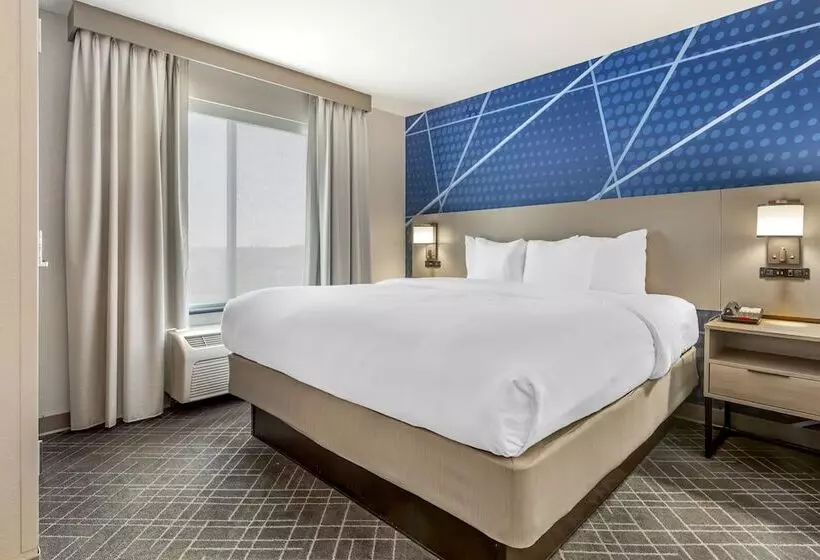 Отель Comfort Suites Whitsett Greensboro East