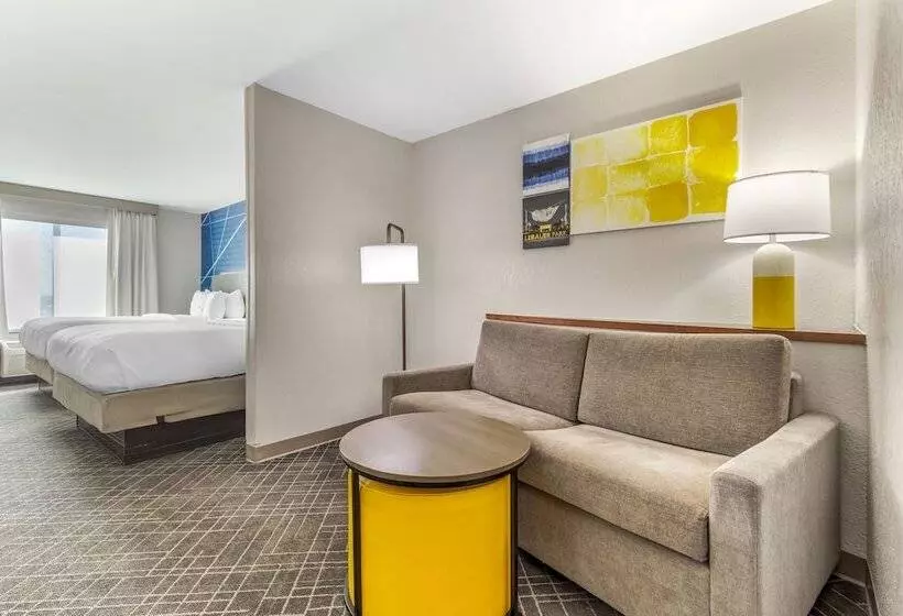 Отель Comfort Suites Whitsett Greensboro East