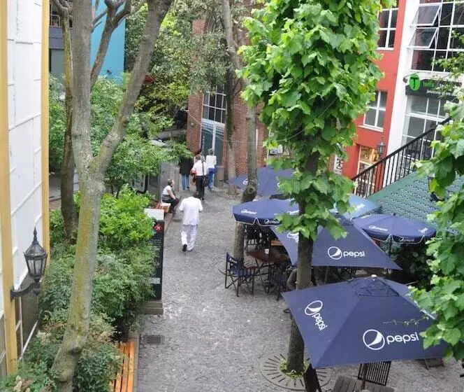 Europlaza Hotel & Suites