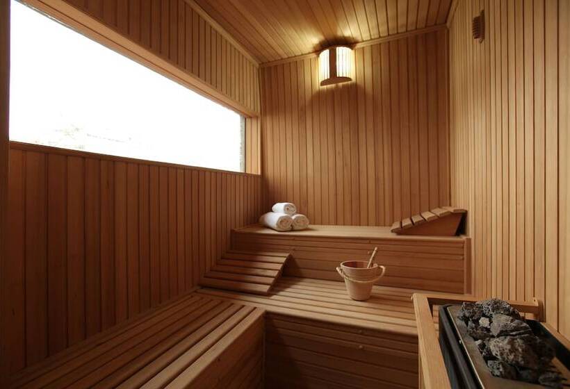 Europlaza Hotel & Suites