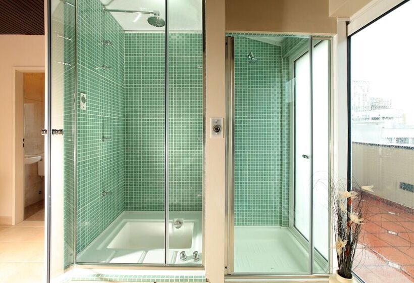 Europlaza Hotel & Suites