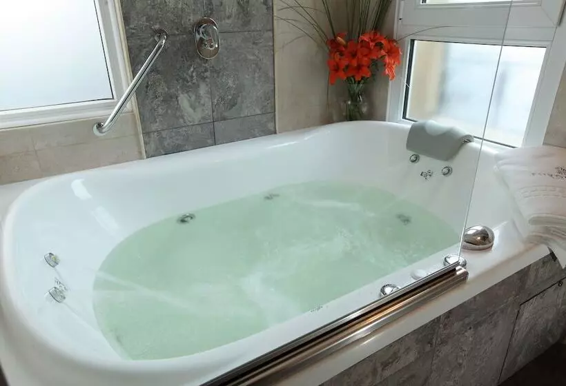 Europlaza Hotel & Suites