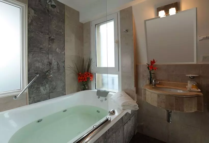 Europlaza Hotel & Suites