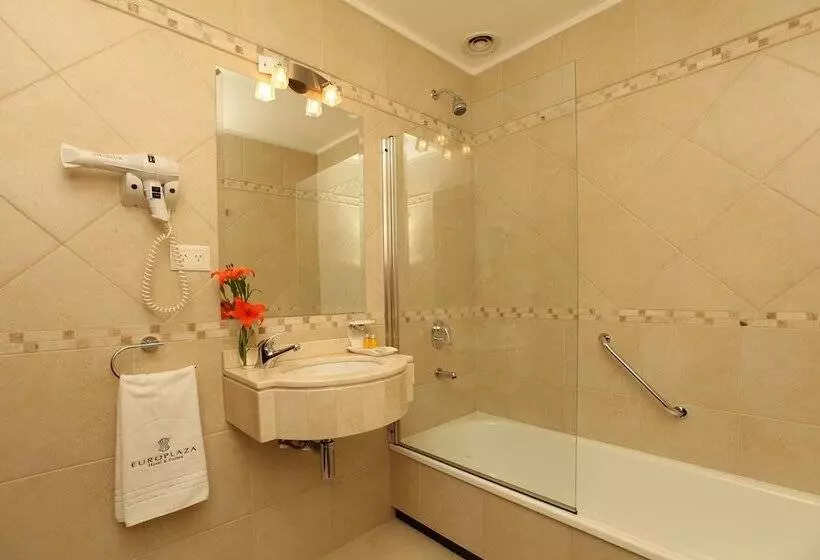 Europlaza Hotel & Suites