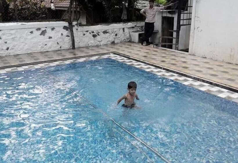 هتل Hari International