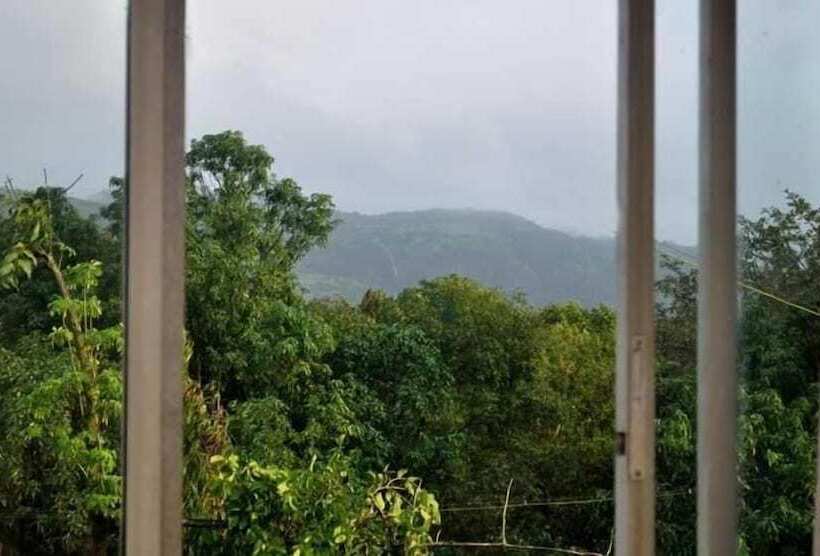 هتل Hari International