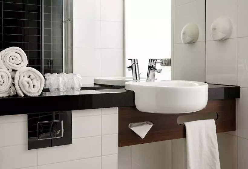 هتل Holiday Inn Express Utrecht   Papendorp, An Ihg